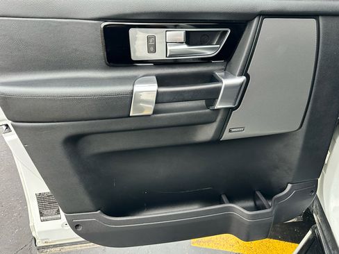 Used 2016 Land Rover LR4 HSE image 41