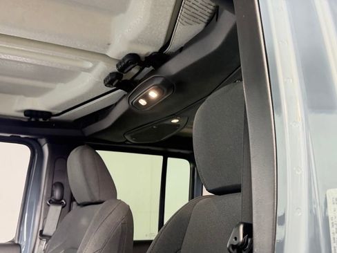 Used 2025 Jeep Wrangler Unlimited Sahara w/ Safety Group AWD/4WD image 24