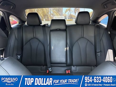 Used 2021 Toyota Avalon XLE w/ Moonroof Package FWD image 16