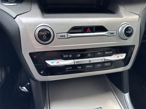 Used 2021 Ford Explorer XLT w/ Equipment Group 202A image 15