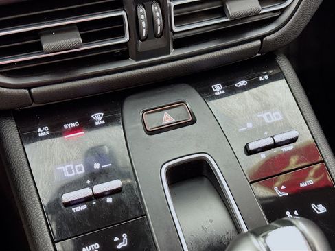 Used 2024 Porsche Macan image 20