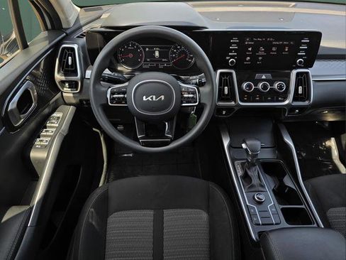 Used 2023 Kia Sorento LX FWD image 25