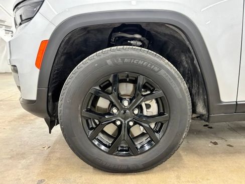 Used 2025 Jeep Grand Cherokee L Altitude RWD image 10