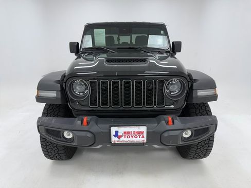 Used 2025 Jeep Gladiator Mojave w/ Convenience Group image 3