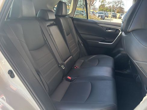 Used 2023 Toyota RAV4 XLE Premium image 18