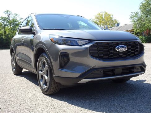 Used 2025 Ford Escape ST-Line w/ Cold Weather Package image 7