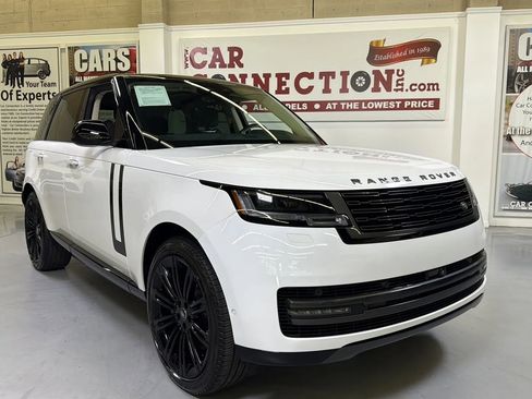 Used 2024 Land Rover Range Rover SE AWD/4WD image 3