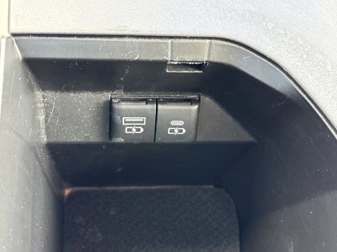 Used 2024 Toyota Camry LE image 25