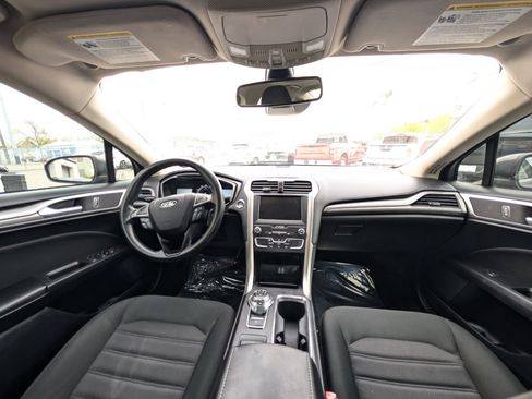 Used 2020 Ford Fusion SE FWD image 14