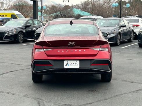 Used 2024 Hyundai Elantra SEL FWD image 5
