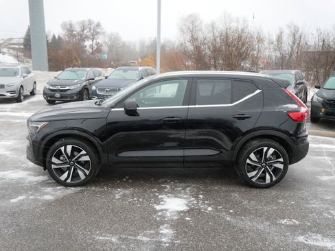 Used 2025 Volvo XC40 B5 Core image 4