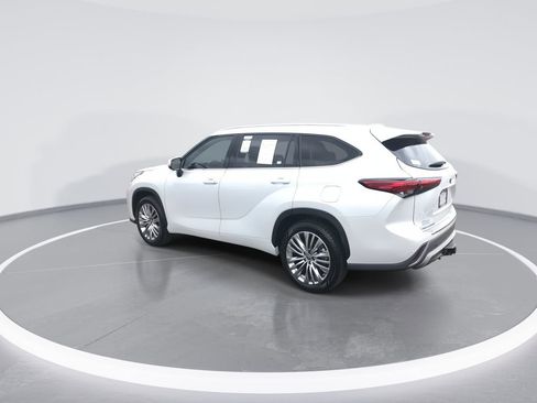 Used 2023 Toyota Highlander Platinum image 6