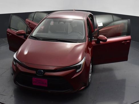 Used 2025 Toyota Corolla LE image 23