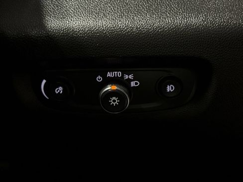 Used 2019 Chevrolet Traverse LT FWD image 18