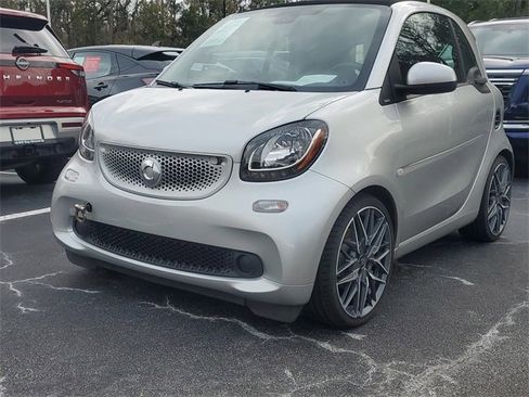 Used 2017 smart fortwo passion image 3