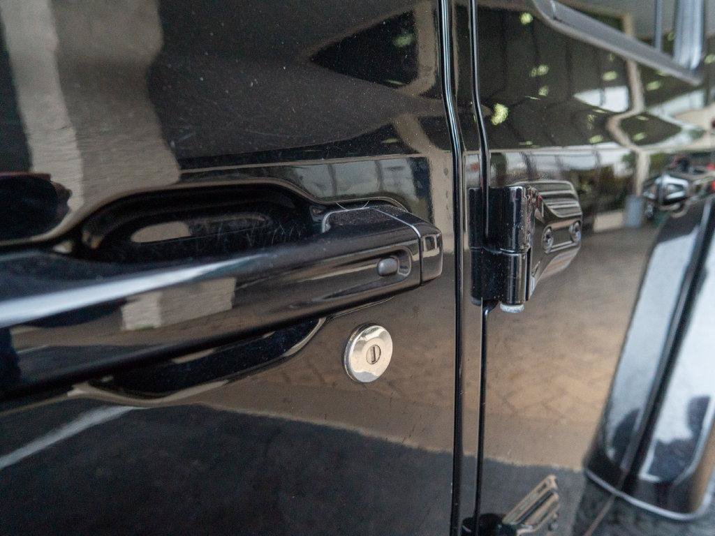 Used 2021 Jeep Wrangler Unlimited Sahara AWD/4WD image 9