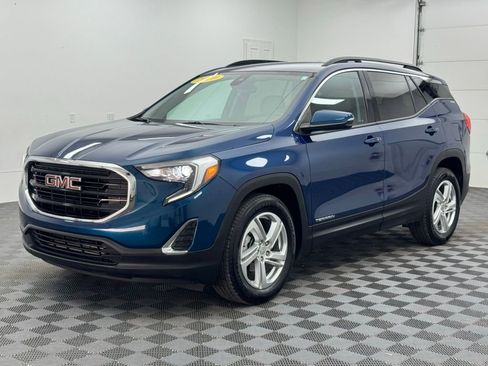 Used 2020 GMC Terrain SLE w/ Driver Convenience Package FWD image 2