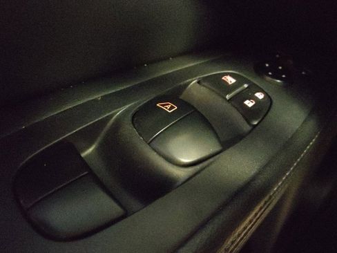 Used 2020 Nissan Pathfinder S image 27