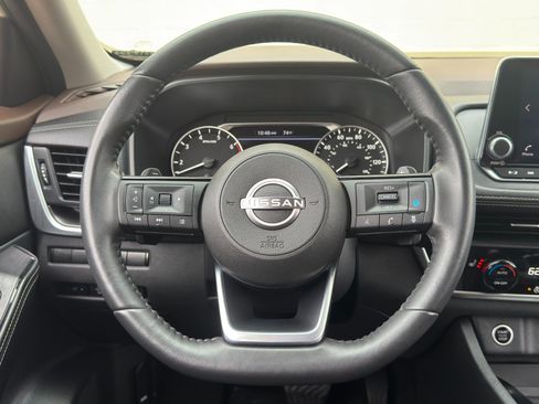 Used 2023 Nissan Rogue SV w/ SV Premium B Package FWD image 19