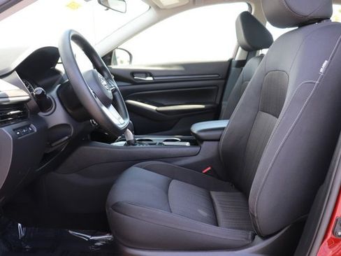 Used 2024 Nissan Altima 2.5 SV FWD image 12