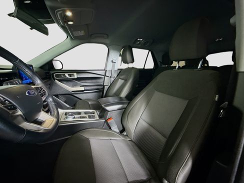 Used 2022 Ford Explorer XLT image 22