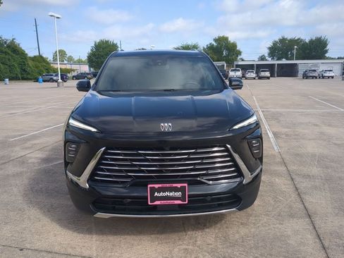 Used 2025 Buick Enclave Preferred FWD image 2