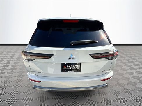 New 2026 Mitsubishi Outlander SE image 6