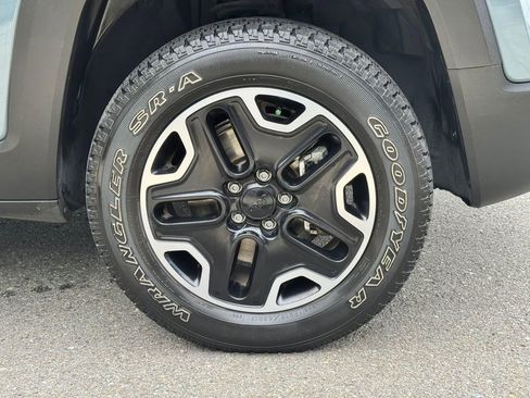 Used 2015 Jeep Renegade Trailhawk image 9