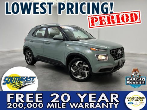 Used 2025 Hyundai Venue SEL FWD image 1