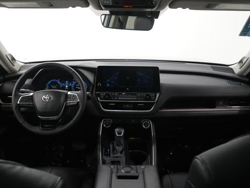 Used 2025 Toyota Grand Highlander AWD Hybrid image 13