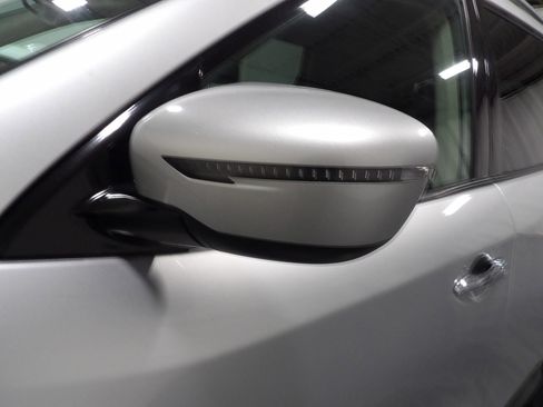 Used 2019 Nissan Pathfinder SV image 6