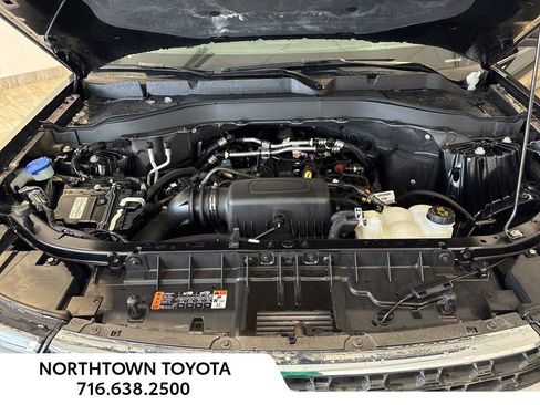 Used 2022 Ford Explorer XLT w/ Equipment Group 202A image 18