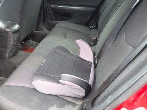 Used 2013 Dodge Avenger SE image 8