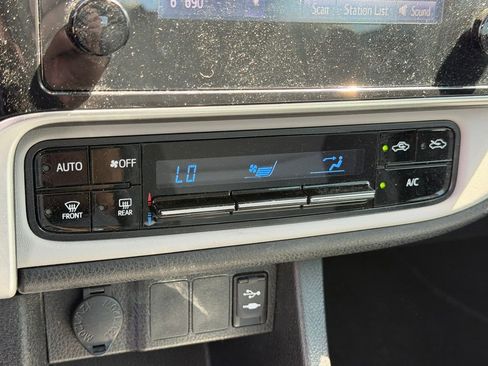 Used 2019 Toyota Corolla LE w/ Carpet Mat Package (TMS) image 19