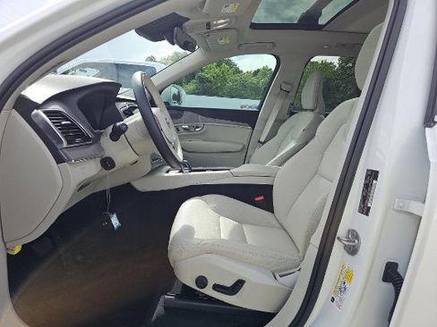 Certified 2023 Volvo XC90 B5 Plus AWD/4WD image 5