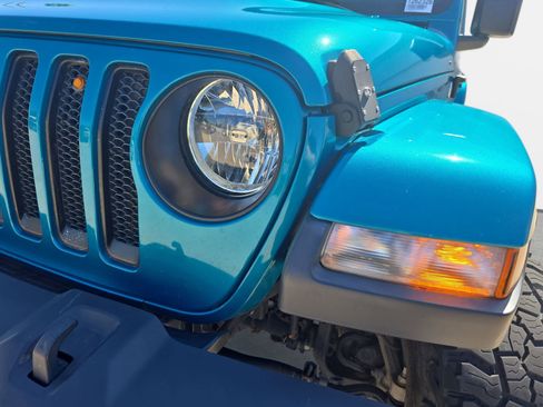 Used 2020 Jeep Wrangler Unlimited Sahara w/ Cold Weather Group AWD/4WD image 28