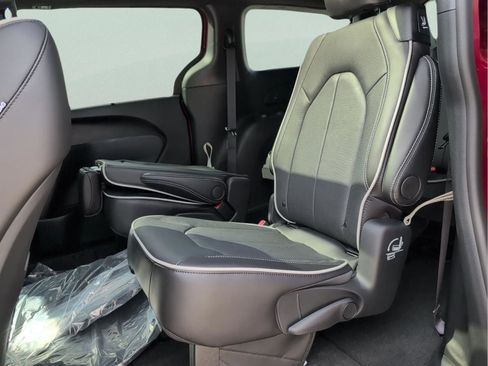New 2026 Chrysler Pacifica Limited w/ S Appearance Package image 37