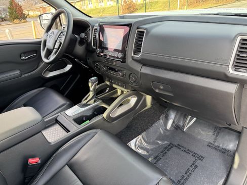 Used 2024 Nissan Frontier SL w/ Technology Package image 40