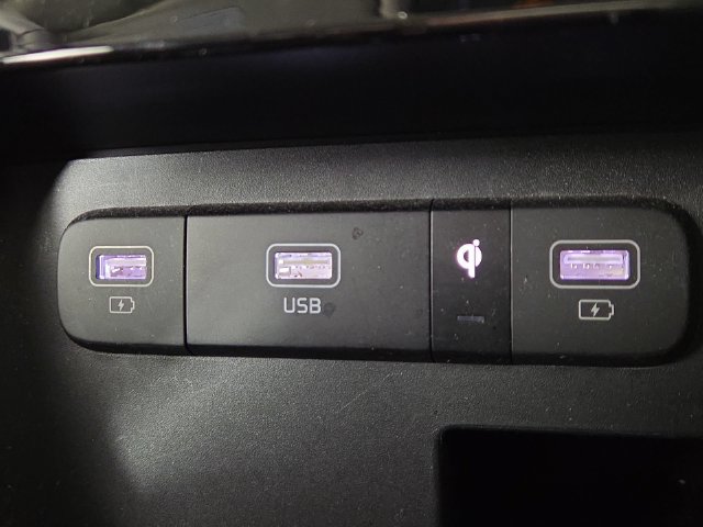 Certified 2024 Kia Carnival EX FWD image 25