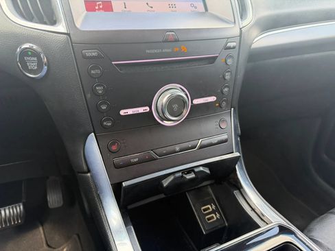 Used 2019 Ford Edge Titanium FWD image 16