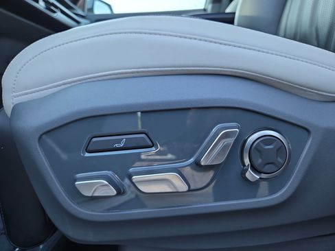 Certified 2024 Kia EV9 GT-Line AWD/4WD image 16