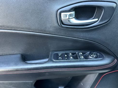 Used 2018 Jeep Compass Trailhawk w/ Cold Weather Group AWD/4WD image 12