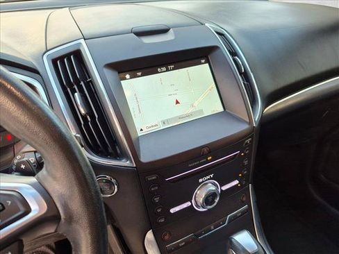 Used 2017 Ford Edge Titanium w/ Technology Package FWD image 11