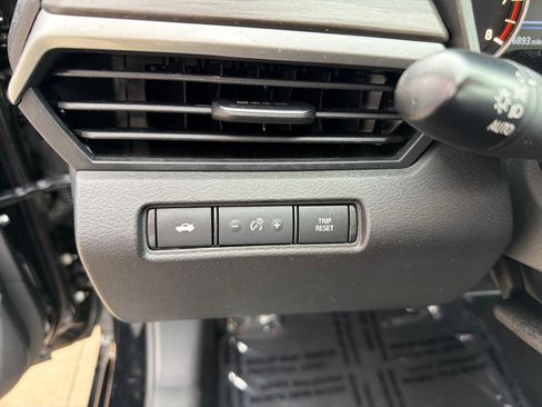 Used 2025 Nissan Altima 2.5 SV image 12