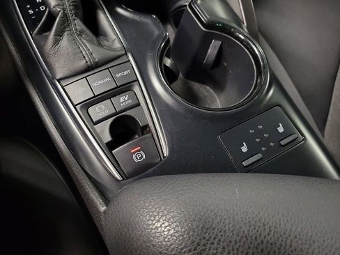 Used 2018 Toyota Camry LE image 15