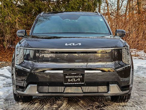 Certified 2024 Kia EV9 Land image 2