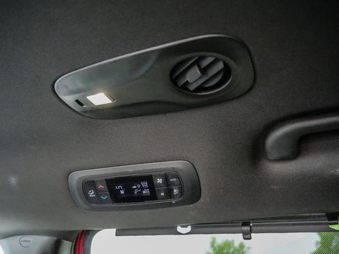 Used 2025 Chrysler Pacifica Select FWD image 37