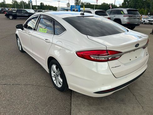 Used 2018 Ford Fusion SE w/ Fusion SE Technology Package FWD image 7