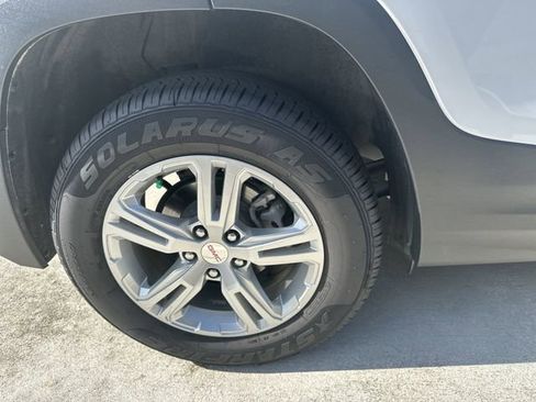 Used 2024 GMC Terrain SLE AWD/4WD image 11