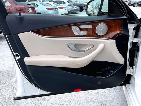 Used 2018 Mercedes-Benz E 300 image 19